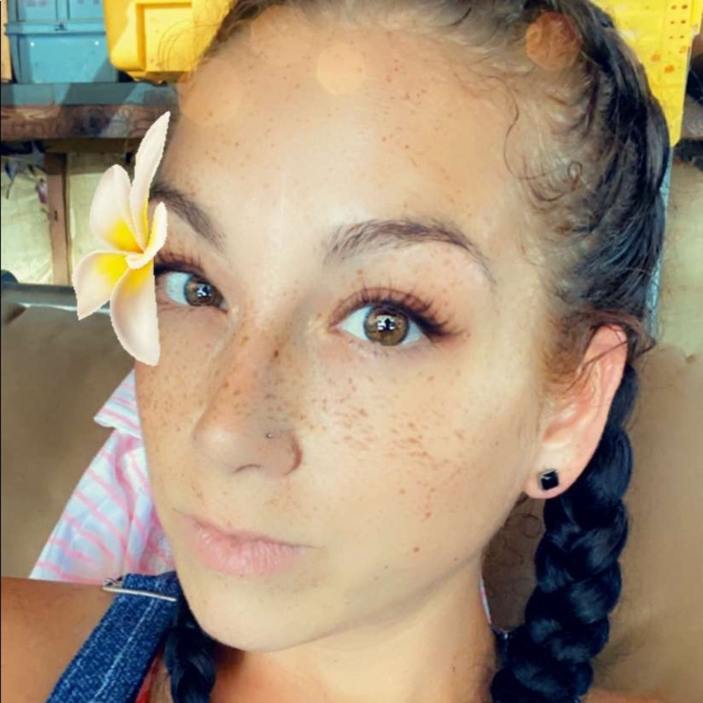 Meet your Posher, Nicole